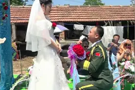 辽宁一兵哥哥结婚，军嫂和他好有夫妻相，真是天生一对，让人羡慕