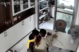 哥哥听说妹妹被欺负1秒起身：找她去！我妹只能我欺负！视频封面