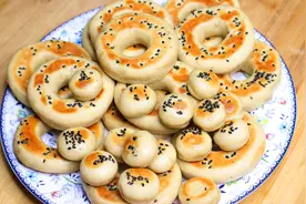 冬天多吃香蕉，教你做营养甜甜圈，松软香甜，宝宝再也不挑食视频封面