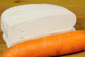 豆腐怎么做好吃？加一根红萝卜，教你一种新的吃法，比吃肉还过瘾视频封面