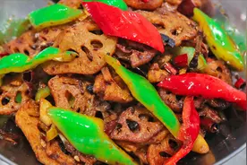 “干锅莲藕”这样做真好吃，香辣爽口下饭快，在家也能做大厨视频封面