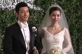 黄晓明和杨颖有多恩爱？看到他们的结婚照后，网友：拍的真有个性视频封面