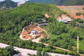 四川两兄弟给父母建的豪宅，村里人说建的像坟墓，父母脸都绿了视频封面