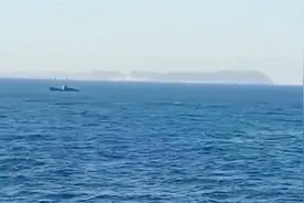 搜救仍在继续！一渔船在大连海域被撞沉没10人失踪 海空联合搜救视频封面