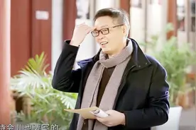 著名作家当之无愧，现场写作竟能出口成章，小学生们很是敬佩！视频封面