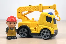 儿童玩具车视频：大吊车手动组装工程车早教益智玩具视频封面