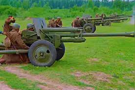 苏军炮兵营血战第聂伯河，两个营被师长抛弃，只有5人生还视频封面