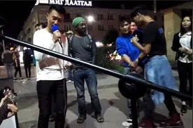 🇲🇳蒙古国乌兰巴托街头，与众人“乌兰巴托的夜”，2016年7月。视频封面