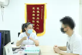 发现菜花湿疣处理一年多没有效果，听听他讲述自己的经历视频封面