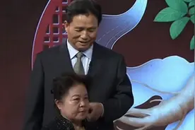 颈椎错位是如何治疗的？专家现场示范治疗方法，长见识了视频封面