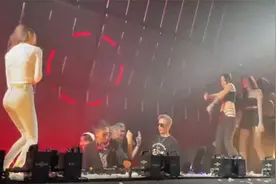 爆笑合集：第一次来酒吧玩，多少有点紧张视频封面