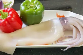 鱿鱼一炒就老？下锅前多加一步，怎样炒都脆嫩好吃，越嚼越有味道视频封面