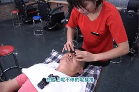 退休独居老汉受寂寞困扰做SPA缓解情绪，技师不负期待太用心！视频封面