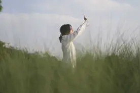 真瑞《最美的瞬间》歌声悠扬动听，让人泪崩视频封面
