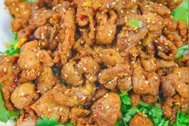 厨师长分享孜然羊肉的家常做法，羊肉细嫩，不腥不膻，全是技巧视频封面