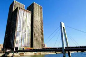 天津海河沿岸几座豪华摩天大厦面临拆除的窘境，到底发生了什么？视频封面