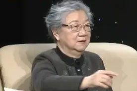 毛岸英第一次和刘思齐表白，说到双方父母为革命牺牲，感动佳人视频封面