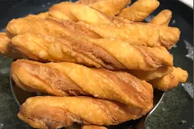 3个鸡蛋加1碗面粉，教你做小点心，食材和做法都很简单，香甜酥脆视频封面