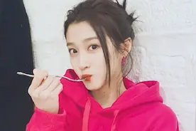 关晓彤旅行就是吃货之旅，一路就是吃吃吃！视频封面