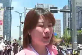 蜜雪冰城“翻车”！篡改日期用隔夜食材，奶茶还能放心喝吗？视频封面