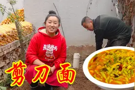 一把剪刀一块菠菜面，做出营养好吃、简单又美味的剪刀面，吃不够视频封面