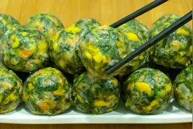 吃一次就爱上了这盘荠菜团子，少油少盐少调料，吃一盘也不怕长肉视频封面