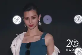 精致的日本小姐姐，墨绿色的内搭，深受观众喜爱视频封面