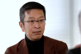 如何看待演员“耍大牌”新闻？侯鸿亮：要关注背后的原因视频封面