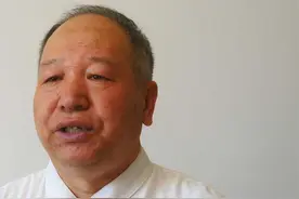 夏季防治中暑按摩一个穴位有效，对老年眼睛模糊有作用，收藏备用视频封面