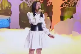 影视女王姚晨，深情演唱李健金曲《贝加尔湖畔》，太有意境了视频封面