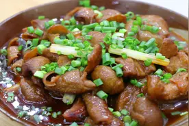 川菜师傅教你红烧肥肠做法，简单家常特别实用，肥肠软烂鲜香下饭视频封面