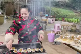 碳烤蒜蓉生蚝是真的香，学会小妹儿这配方，你就可以去开烧烤店了视频封面