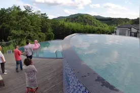 我有3个民宿朋友，从北京跑到湖州大山里，一起抱团养老开民宿视频封面