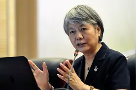李玫瑾教授说：在家庭教育中，母亲的情绪决定了孩子将来的命运视频封面