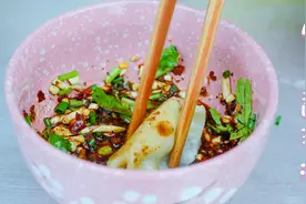 五花肉韭菜馅饺子，配上折耳根辣椒蘸水，太香了视频封面