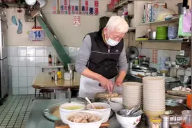 台北30多年老店，卤大肠米粉汤一共110台币，浓浓古早味，超好吃视频封面