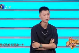 24岁小伙要做管理岗月薪三万，企业家轮番提问对其能力进行评估视频封面