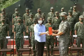 台湾人口持续负增长，台媒：未来台军或将无兵可征视频封面