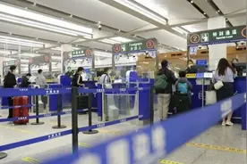 乘坐广深港高铁前往香港不再查验48小时内新冠病毒核检阴性证明视频封面