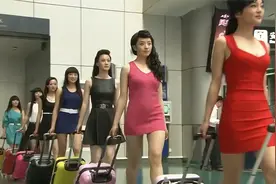 霸王花：女特种兵组团去游玩，全都戴上假发穿裙子，直接惊艳全场视频封面