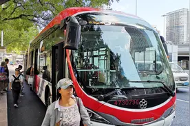 北京1路公交车穿越整条长安街太霸气了视频封面