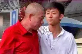 张一山隐瞒二十多年的父亲曝光？原来是他，难怪一直也不公开视频封面