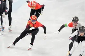 首金诞生！中国队赢得冬奥会短道速滑混合接力金牌视频封面