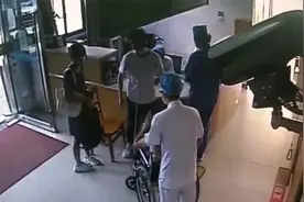 广州90后医学生地铁救人 朋友圈获众多点赞视频封面