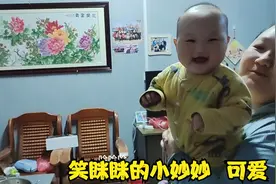 轩轩该回去上学了满脸的不高兴,小妙妙却是每天都笑眯眯的,真乖视频封面