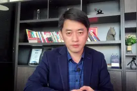 钮问：圈子内热火朝天，圈子外一片寂静，世界只分圈子内与圈子外