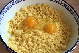 教你做玉米面发糕，搅拌几下上锅一蒸，做法零失败，比蛋糕还好吃视频封面