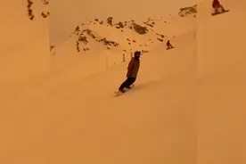 变天了？撒哈拉沙漠沙尘暴吹到欧洲 瑞士滑雪胜地天空瞬间被染黄视频封面