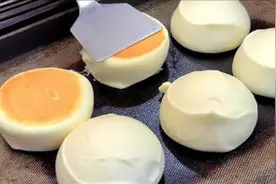 原来店里卖的软乎乎的小蛋糕是这样制作出来的，看着好治愈~视频封面