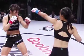 韩国女将抡拳头示威，中国姑娘连环腿霸气回击，拼拳对攻打到力尽视频封面